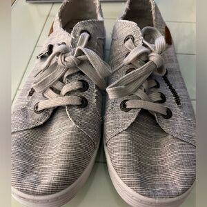 Blowfish Sneaker Gray NWOT size 10